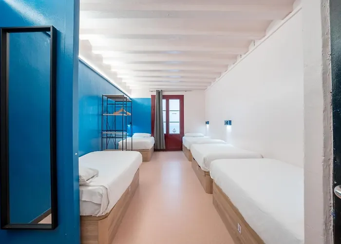 Ideal Youth Hostel